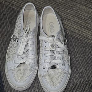 GBG Los Angeles White Women's Sneakers